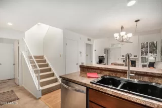 Photo #4: 6679228 Listing