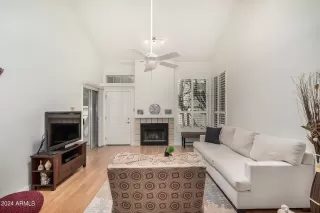 Photo #6: 6679228 Listing