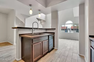 Photo #4: 6679549 Listing