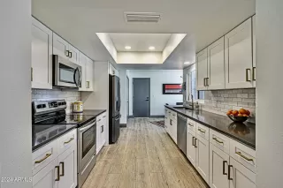 Photo #2: 6679660 Listing