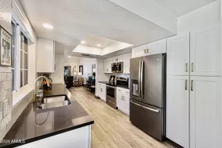 Photo #3: 6679660 Listing