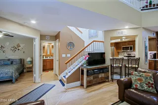 Photo #5: 6679708 Listing