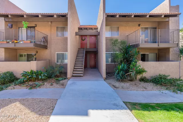 MLS: 6679997 Condo For Sale