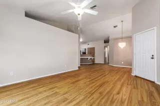 Photo #6: 6680218 Listing