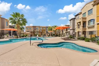 Photo #4: 6680245 Listing