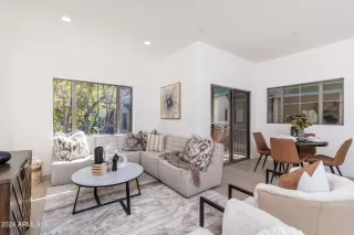 More Details about MLS # 6680597 : 815 E ROSE LANE#130