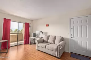 Photo #4: 6680699 Listing