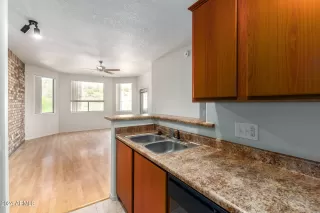 Photo #6: 6681185 Listing