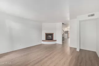 Photo #5: 6681208 Listing