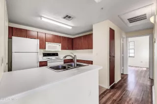 Photo #6: 6681286 Listing