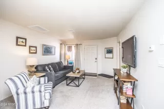 Photo #5: 6681615 Listing