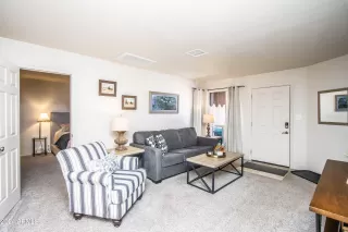 Photo #6: 6681615 Listing