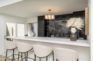 Photo #6: 6681803 Listing