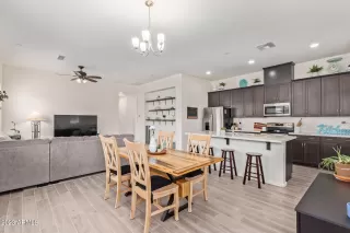 Photo #5: 6682712 Listing