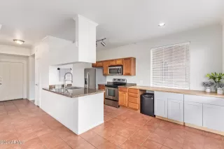 Photo #5: 6682884 Listing