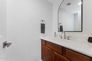 Photo #4: 6683080 Listing