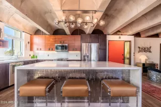 Photo #2: 6683371 Listing