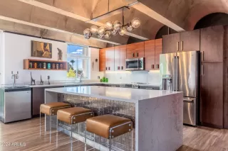 Photo #3: 6683371 Listing