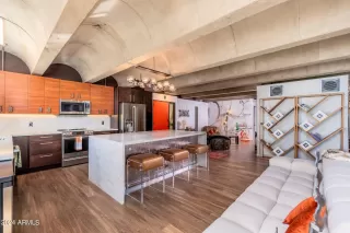 Photo #4: 6683371 Listing