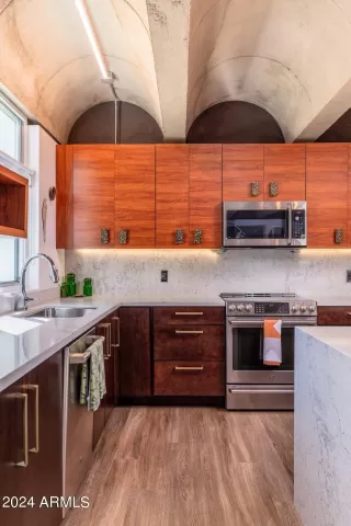 Photo #5: 6683371 Listing