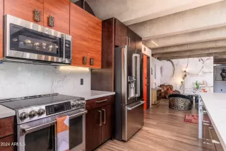 Photo #6: 6683371 Listing