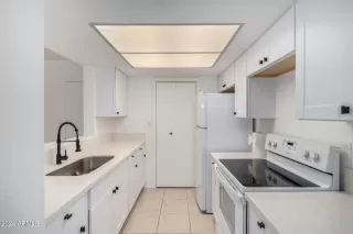 Photo #5: 6683580 Listing