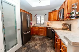 Photo #3: 6683703 Listing