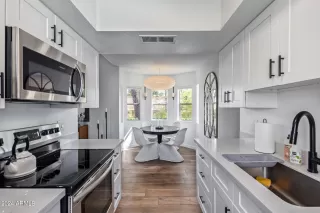 Photo #5: 6683903 Listing