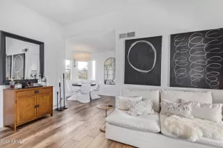 Photo #6: 6683903 Listing