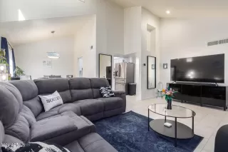 Photo #6: 6683995 Listing 