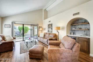 Photo #5: 6684237 Listing