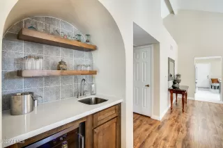 Photo #6: 6684237 Listing