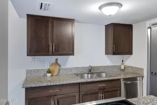 Photo #5: 6684250 Listing