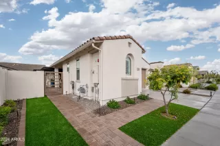 Photo #3: 6684362 Listing