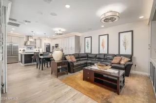 Photo #6: 6684362 Listing