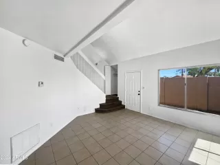 Photo #4: 6684377 Listing