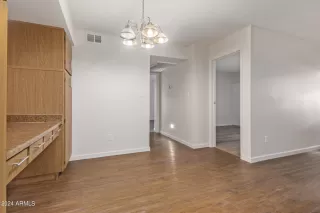 Photo #5: 6684694 Listing