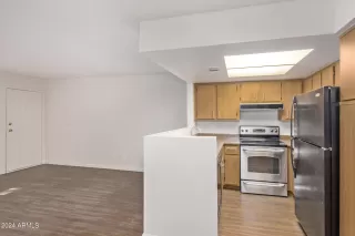 Photo #6: 6684694 Listing