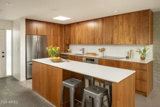 Photo #6: 6684743 Listing