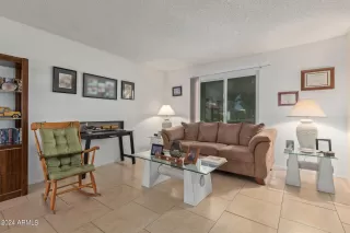 Photo #4: 6684845 Listing