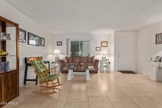 Photo #5: 6684845 Listing