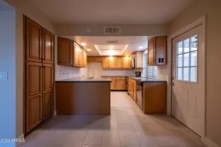 Photo #6: 6685308 Listing