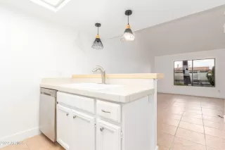 Photo #6: 6685546 Listing