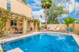 Photo #1: 6686000 Listing