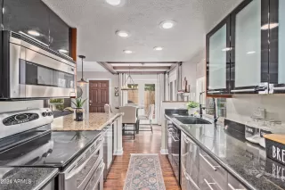 Photo #2: 6686000 Listing