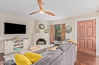 Photo #3: 6686000 Listing