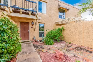 Photo #4: 6686000 Listing