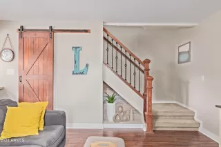 Photo #5: 6686000 Listing