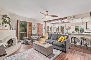 Photo #6: 6686000 Listing