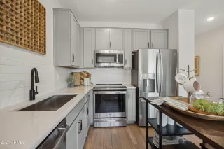 Photo #3: 6686040 Listing